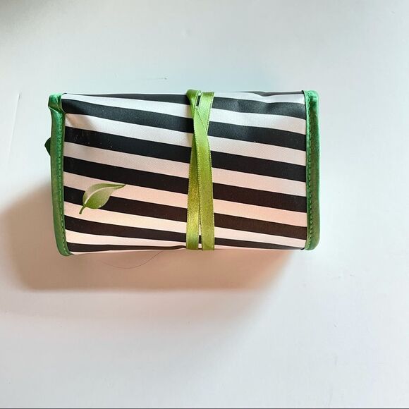 Beautiful Boscia satin wallet makeup bag Brand New - Picture 2 of 10